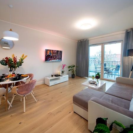 Maya'S Flats & Resorts - River View غدانسك المظهر الخارجي الصورة